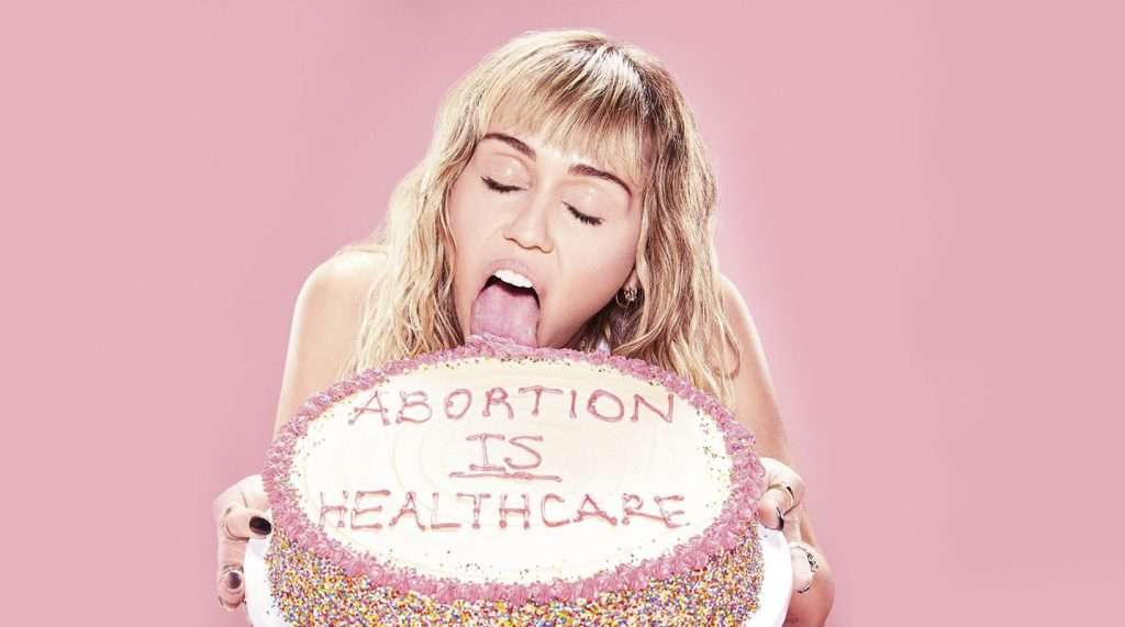 This image has an empty alt attribute; its file name is Miley-Cake-1024x571.jpg