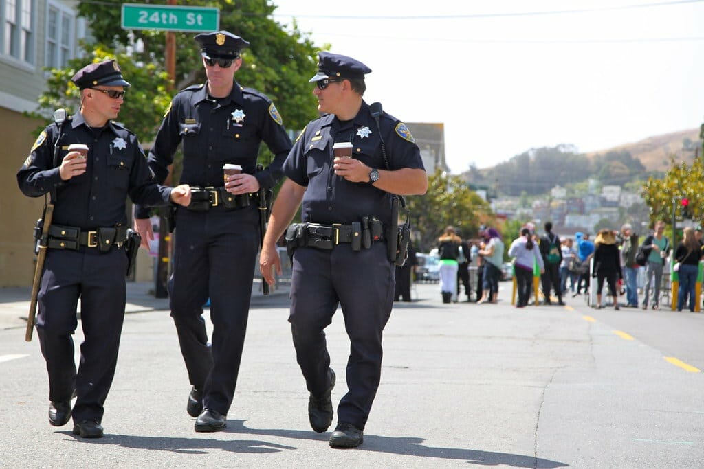 Police patrol officers. Офицер LAPD патруль. Полиция Сан Франциско сериал. Офицер полиции Сан Франциско. Форма полиции Сан Франциско.